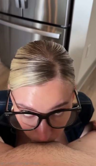 Wildhalli Take big cock deepthroat